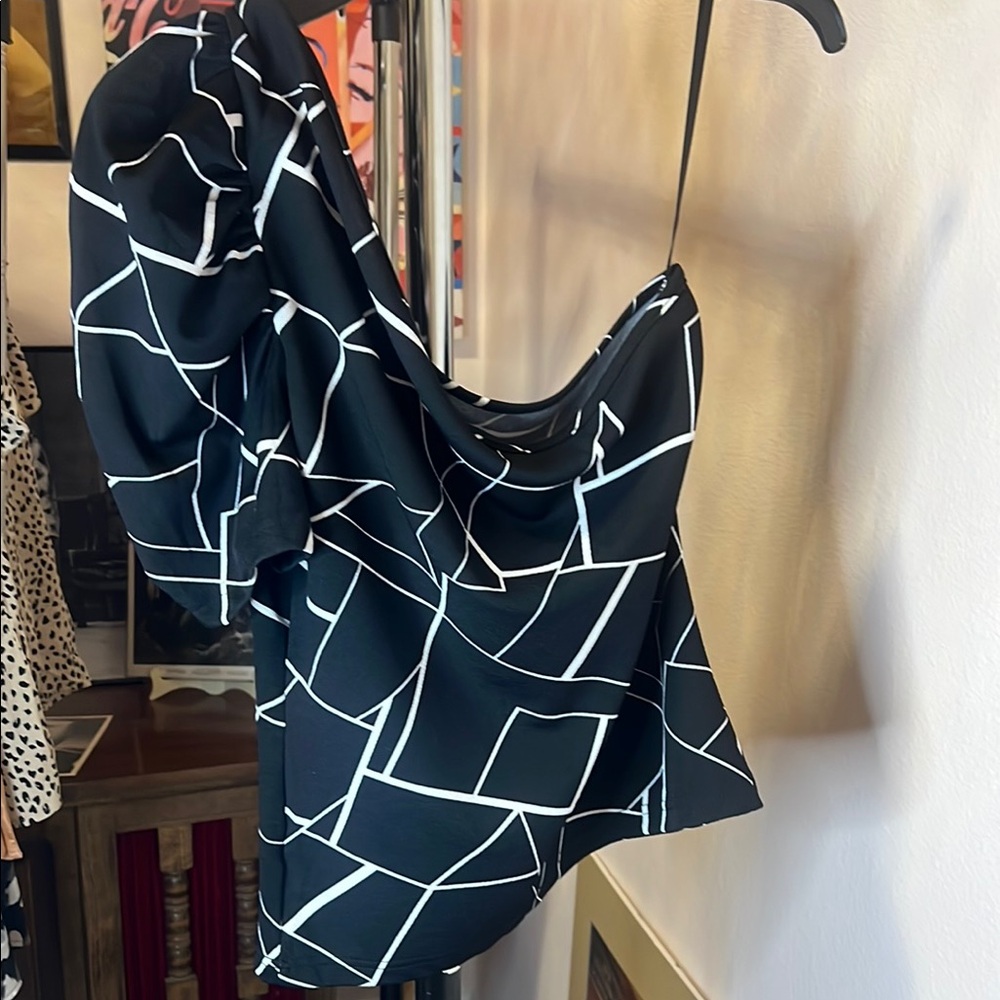 Chic Black and White Geometric Top